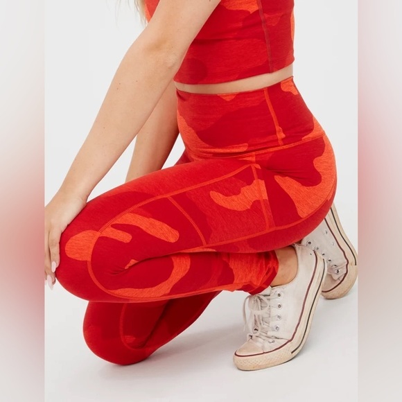 AERIE The Hugger High Waisted Pocket Leggings In Sundried - Picture 2 of 7